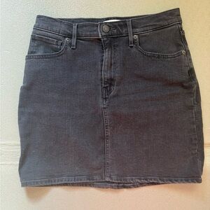 Levis Mile High Classic Black Denim Skirt Soft and Stretchy Size 28